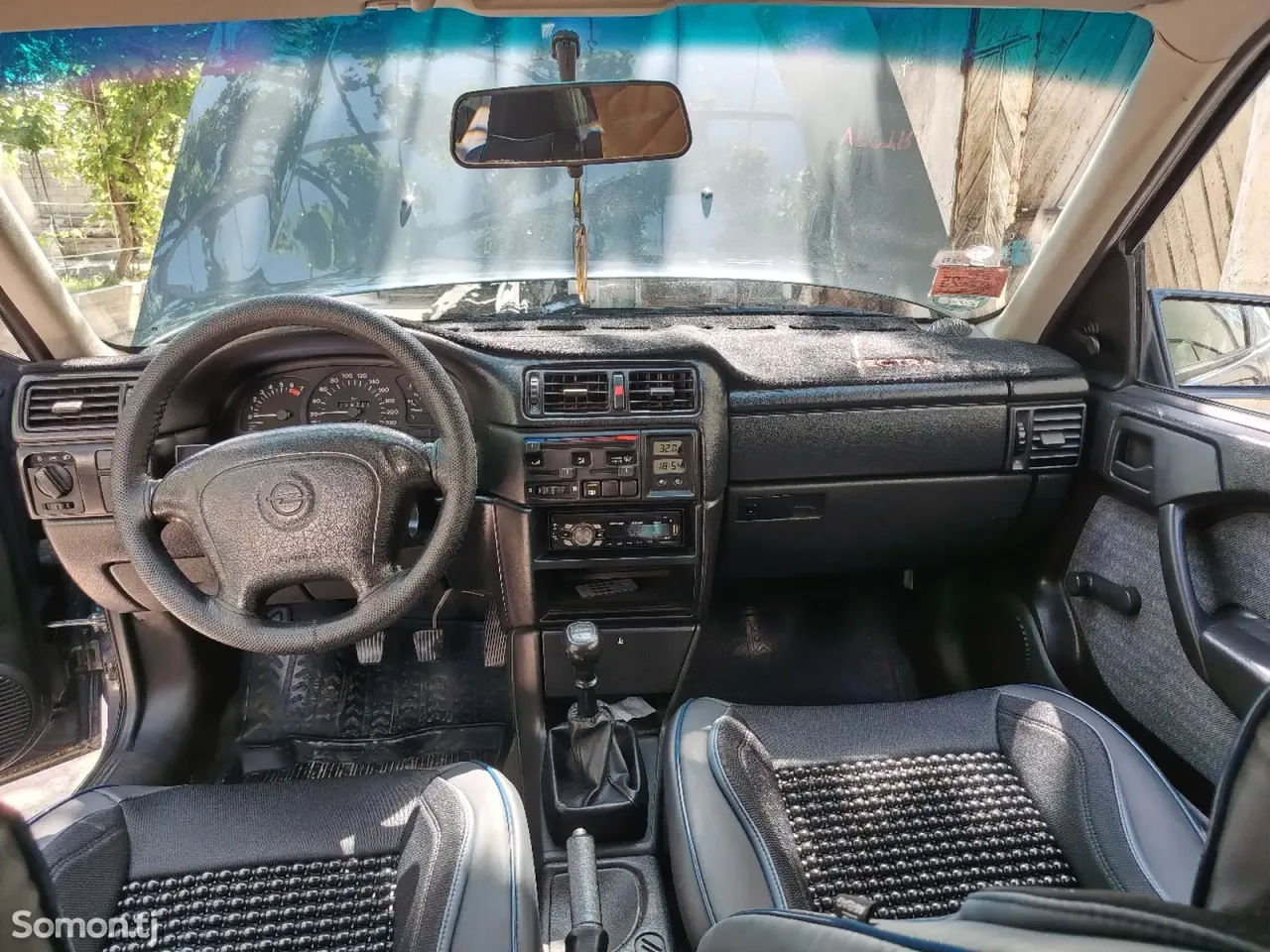 Opel Vectra A 1995 · 1.6 MT