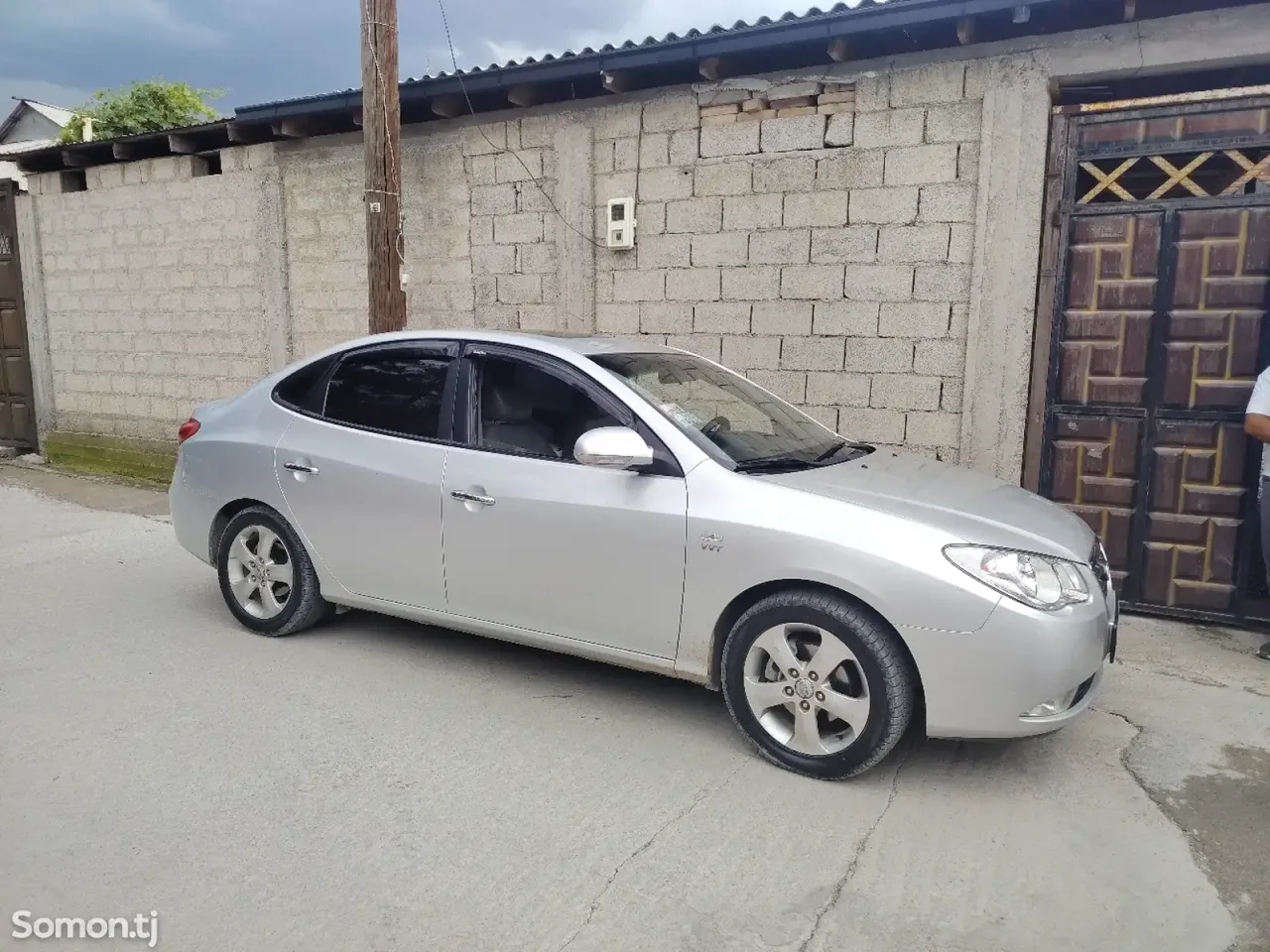 Hyundai Avante 2009 · 1.6 AT