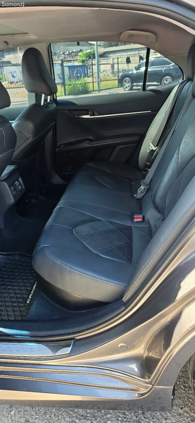 Toyota Camry 2018 · 2.5 AT