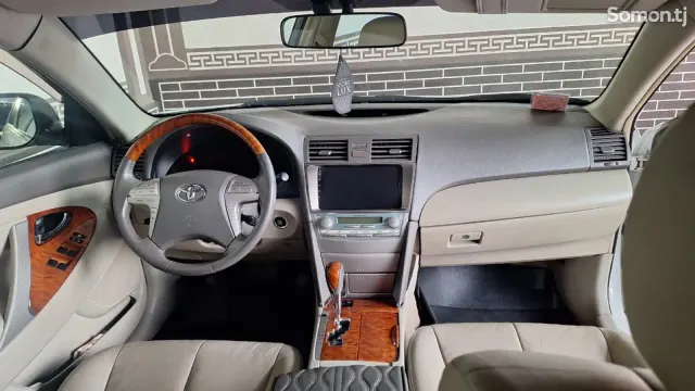 Toyota Camry 2009 · 2.4 AT