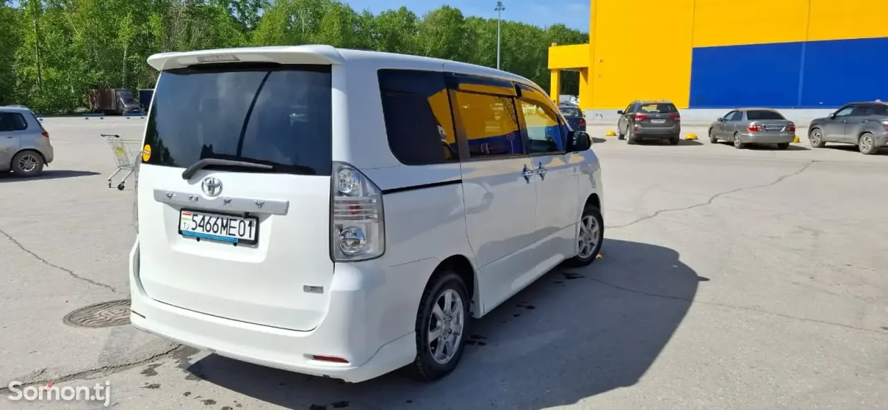 Toyota Voxy 2008 · 2.0 AT