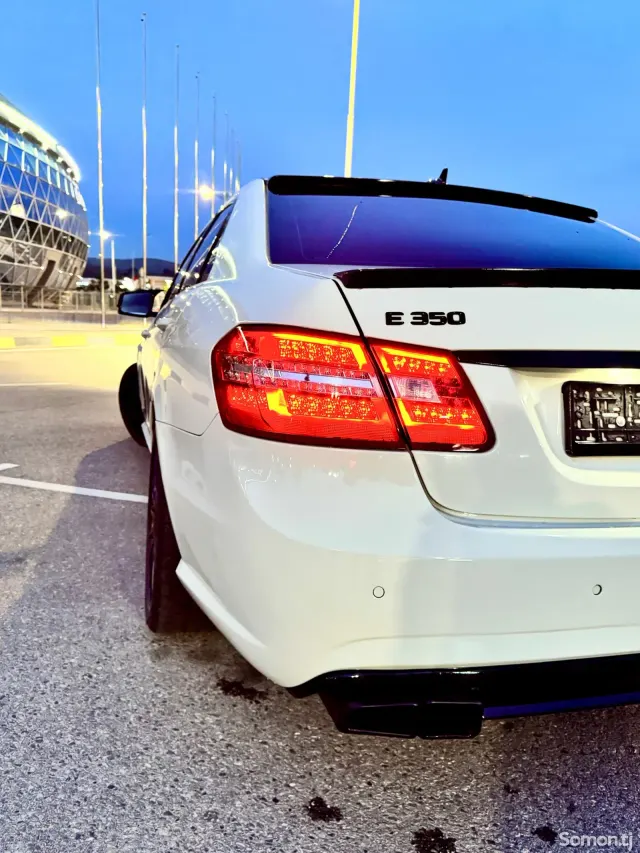 Mercedes-Benz E class 2010 · 3.5 AT