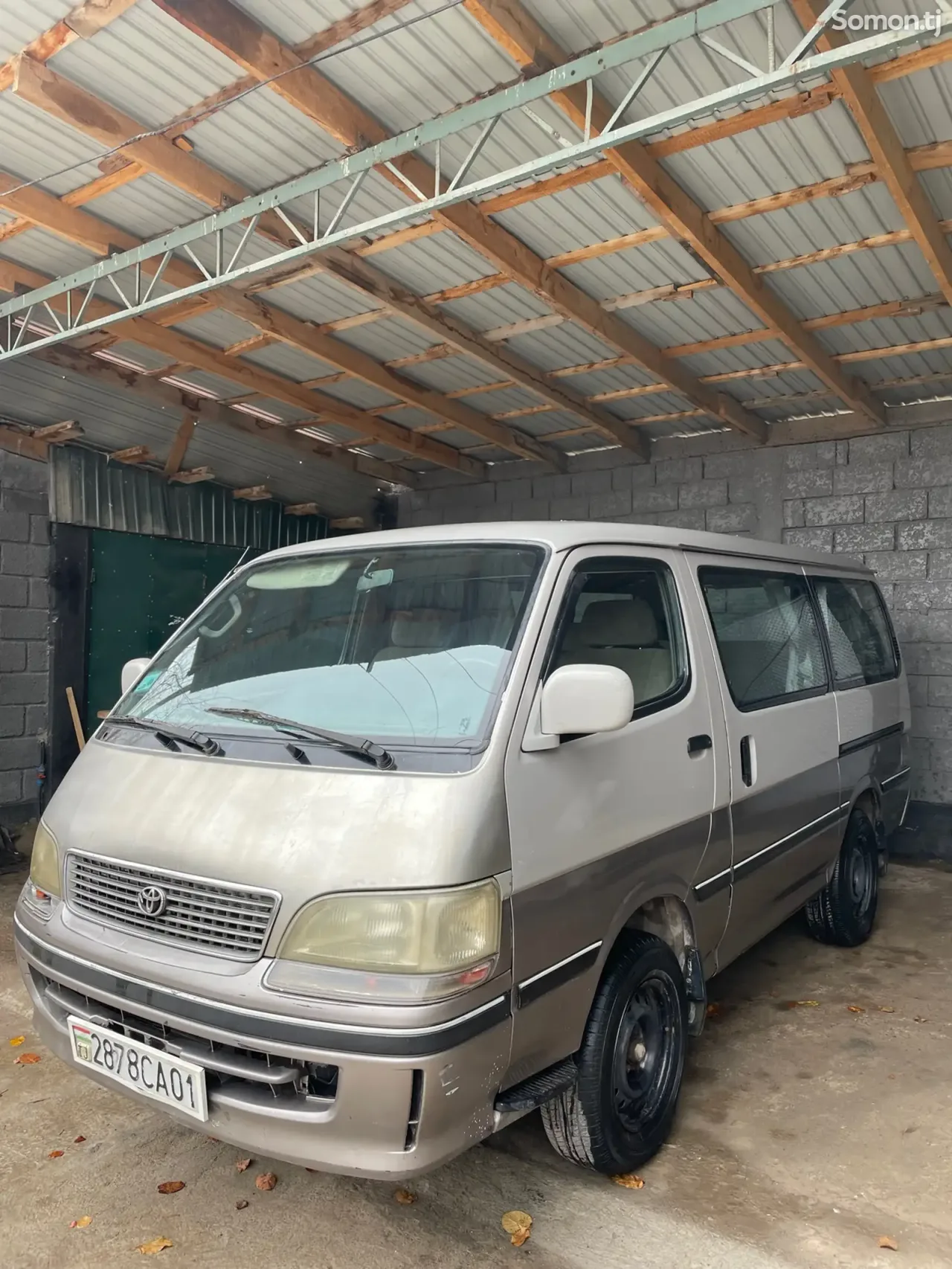 Toyota HiAce 1997 · 2.4 AT
