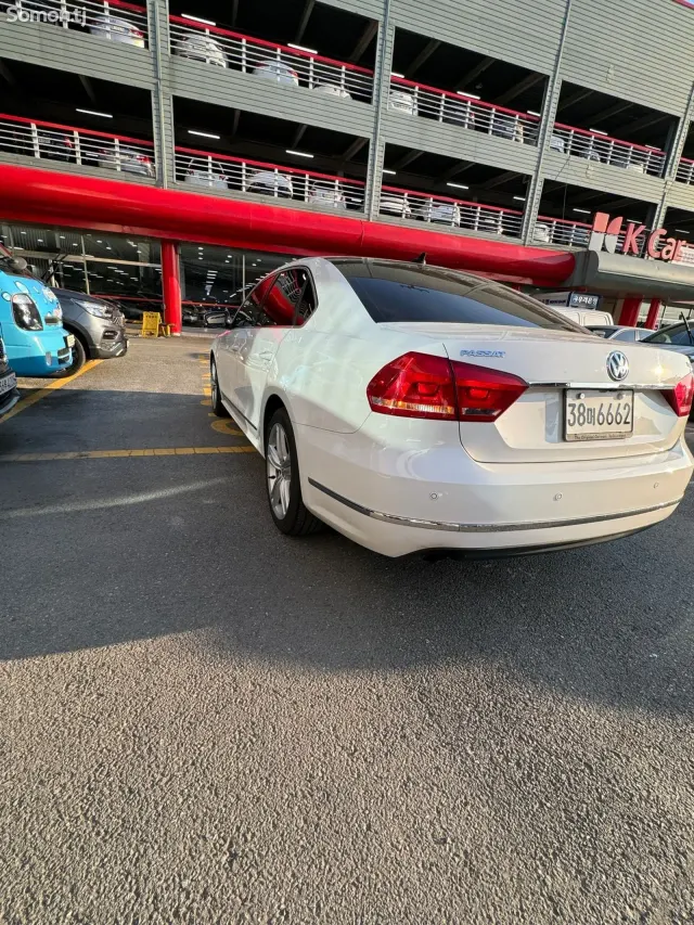Volkswagen Passat 2014 · 2.0 AT