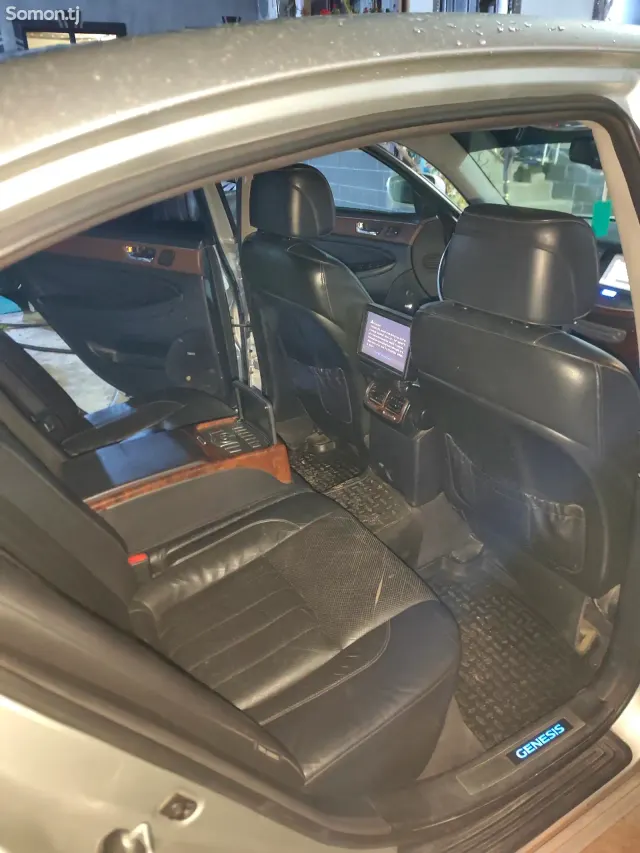 Hyundai Genesis 2008 · 3.5 AT