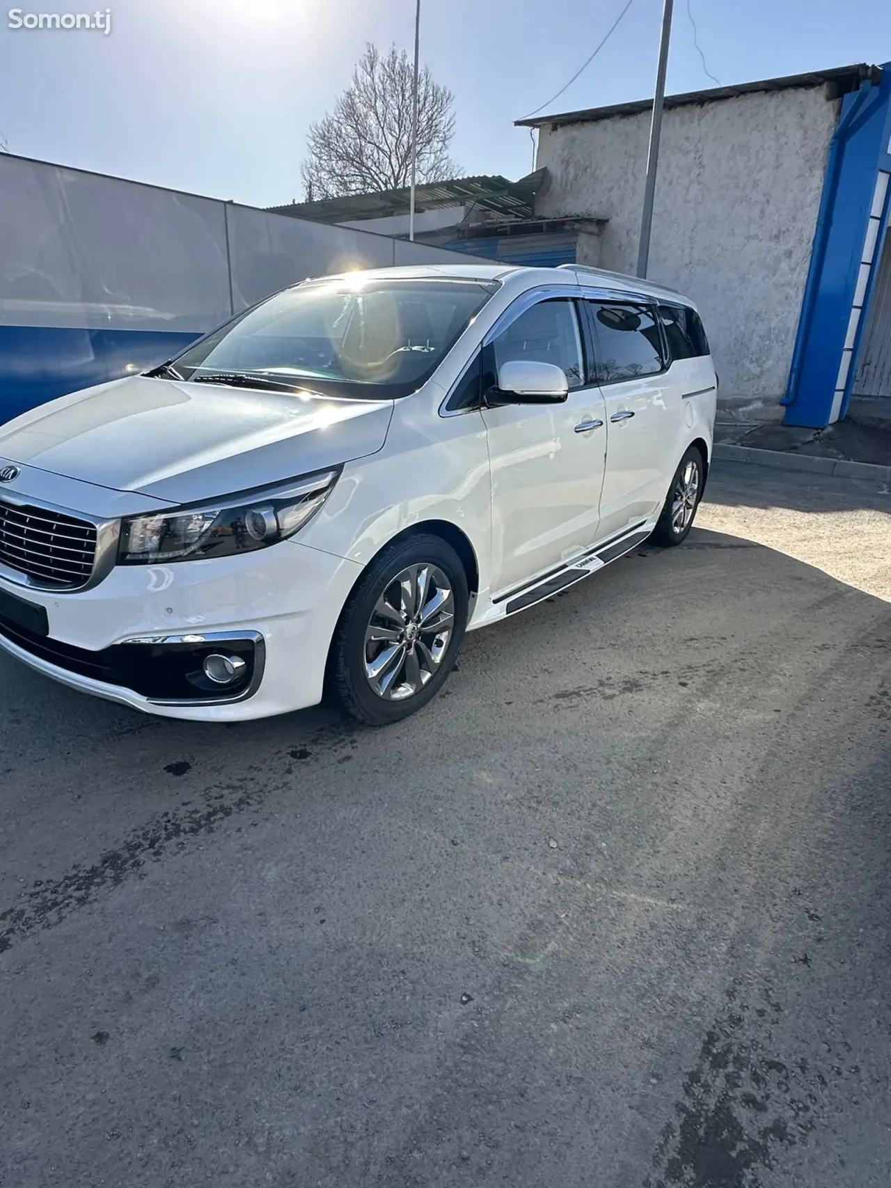 Kia Carnival 2017 · 2.2 AT