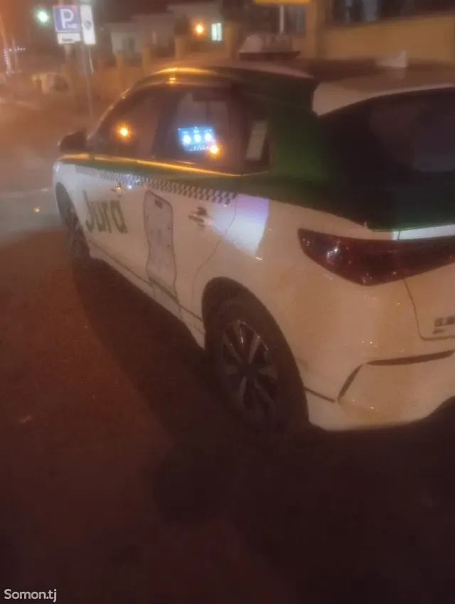 BYD E2 2023 · AT