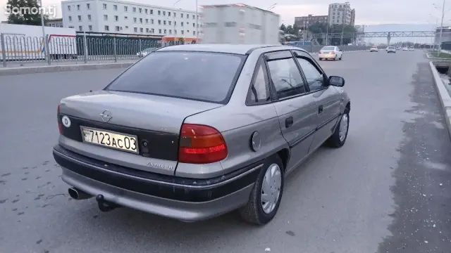 Opel Astra F 1995 · 1.6 MT