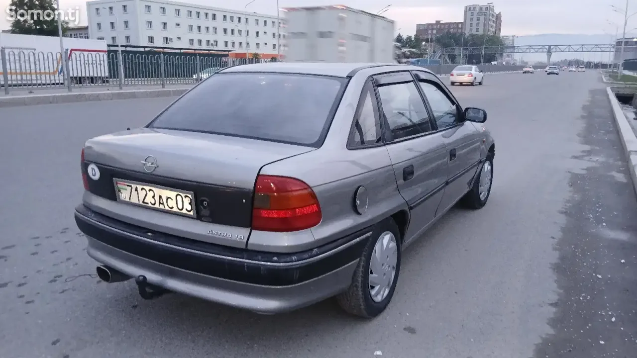 Opel Astra F 1995 · 1.6 MT