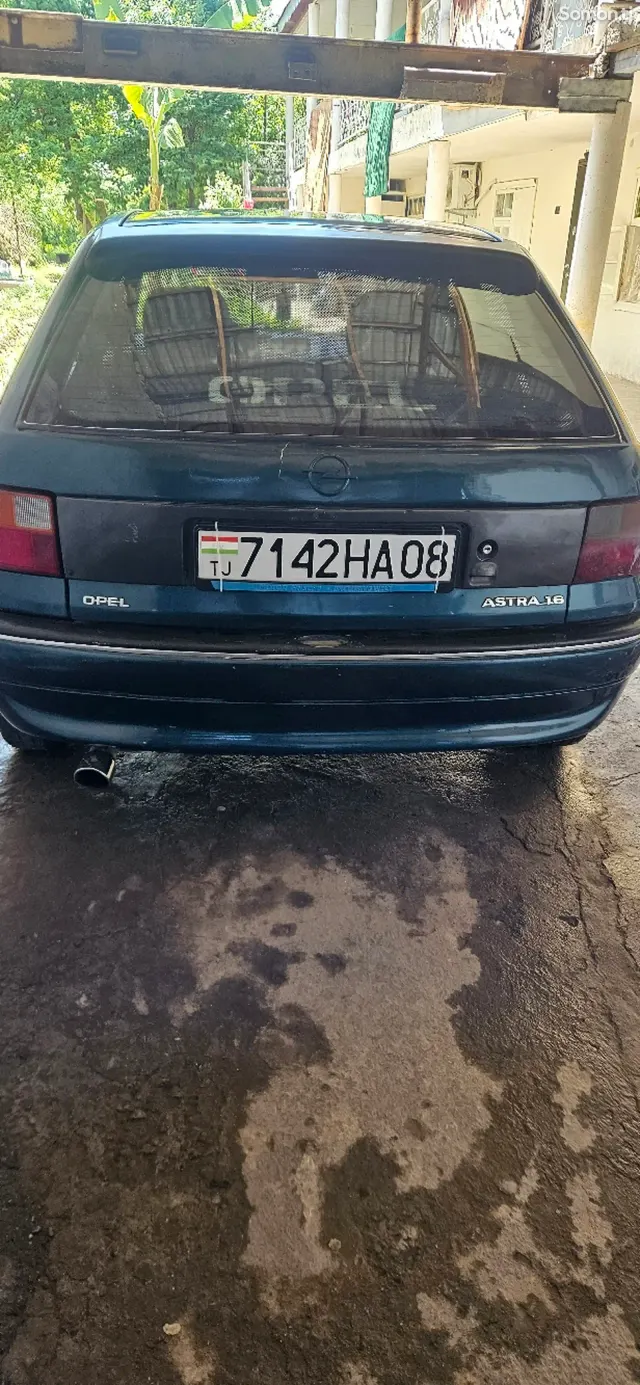 Opel Astra F 1995 · 1.6 MT