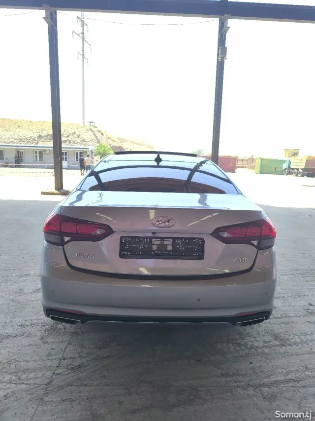 Hyundai Aslan 2014 · 3.3 AT