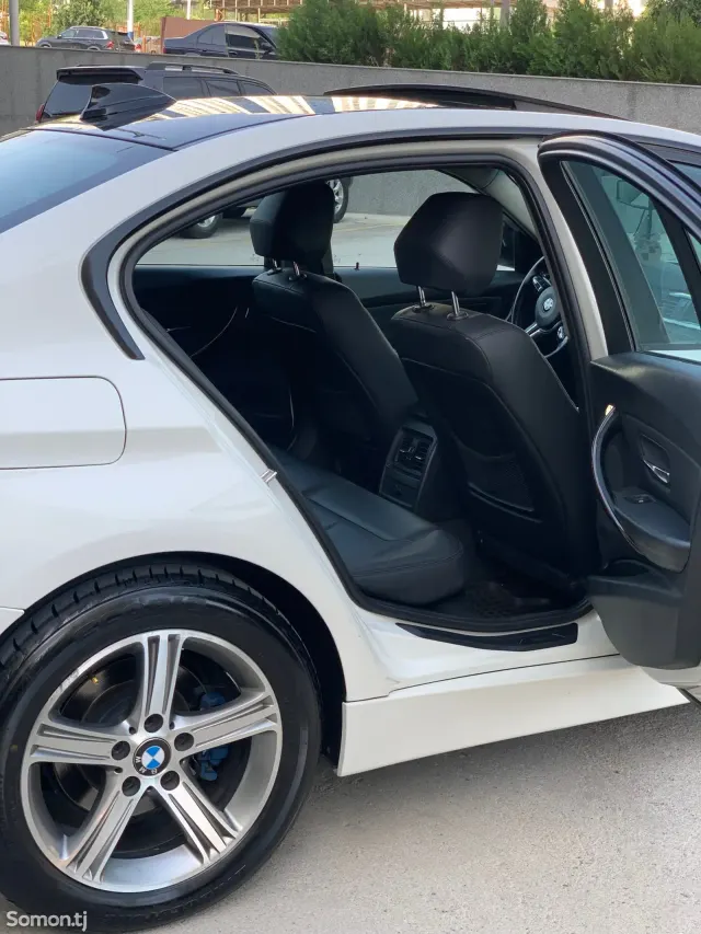 BMW 3 series 2012 · 2.0 AT