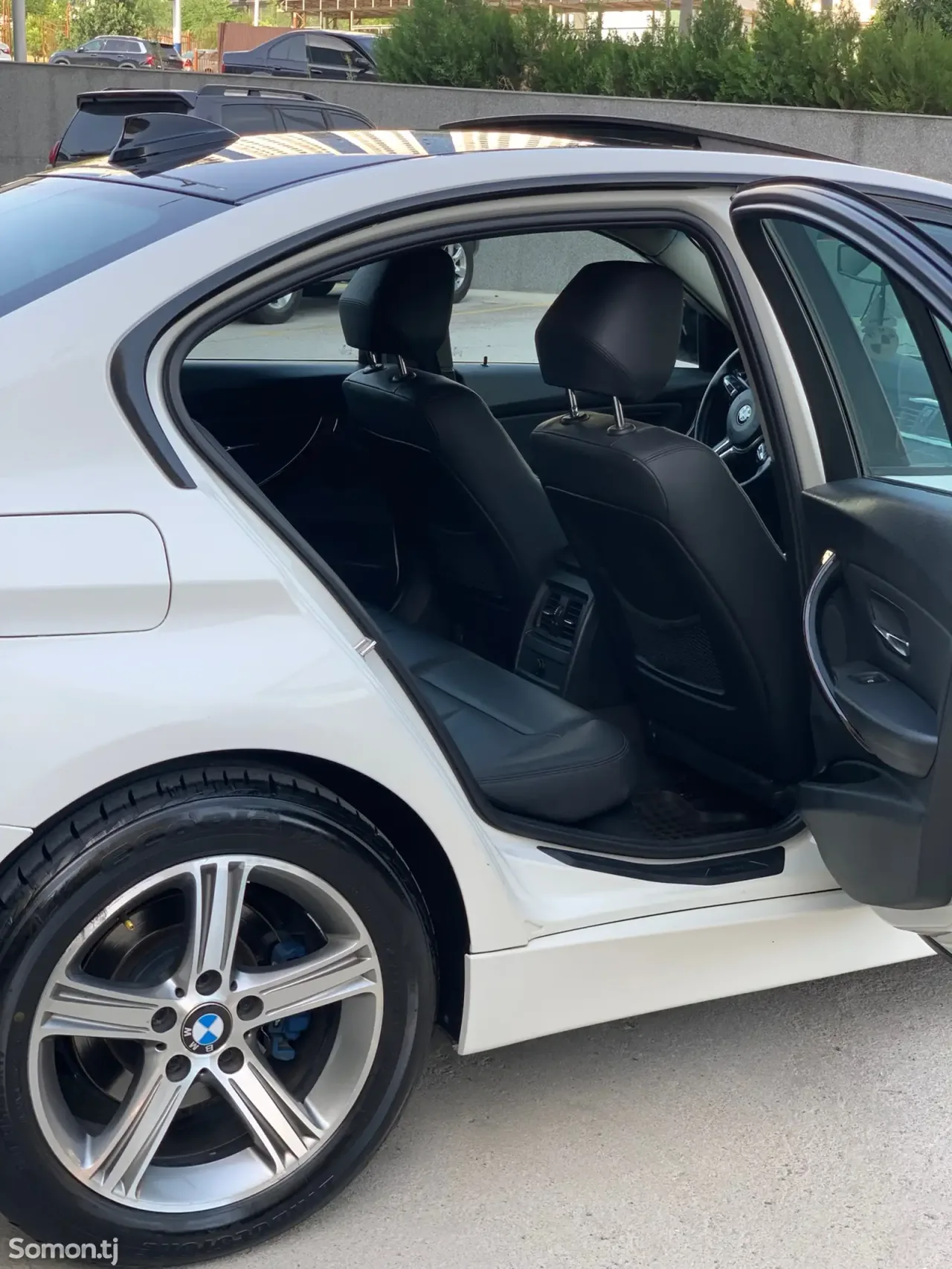 BMW 3 series 2012 · 2.0 AT
