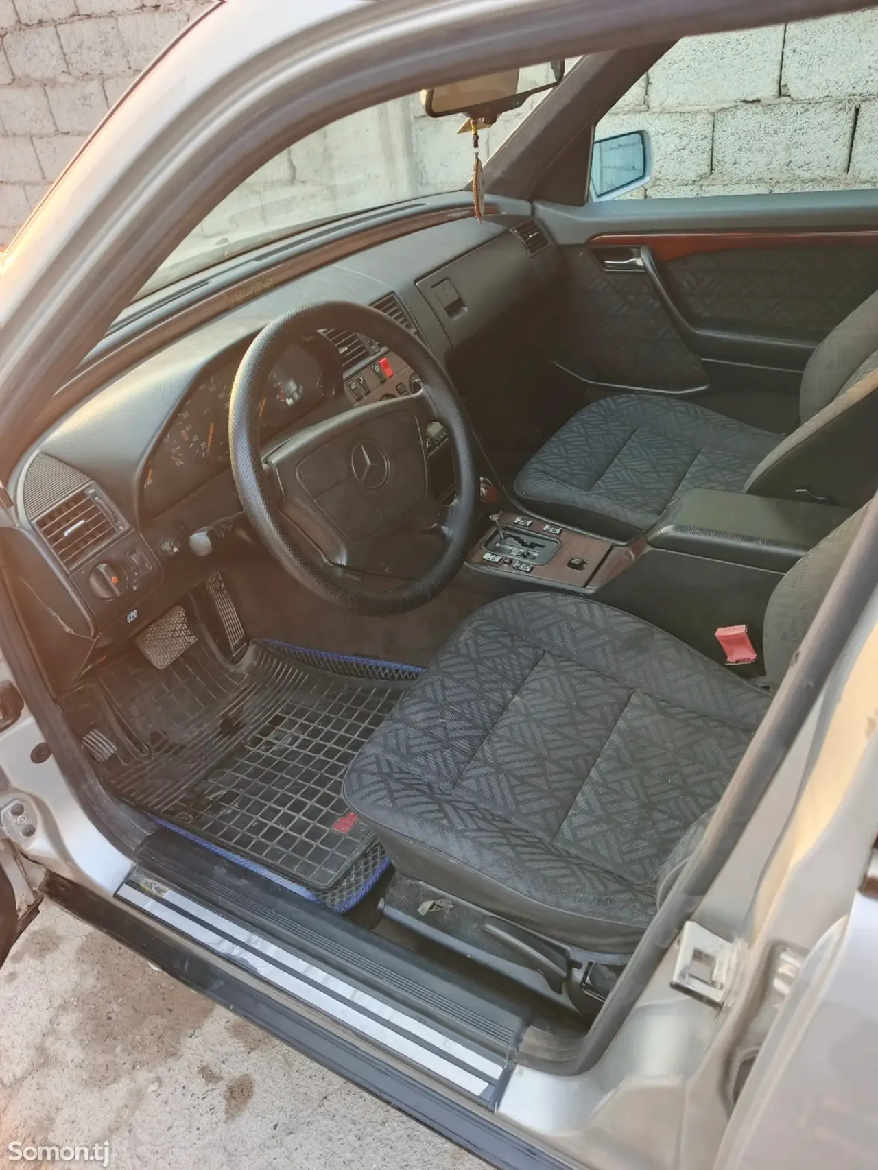 Mercedes-Benz C class 1995 · 2.0 AT