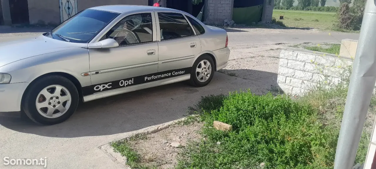 Opel Vectra B 2000 · 1.8 MT