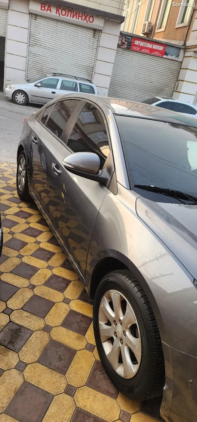 Chevrolet Cruze 2015 · 1.8 AT