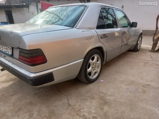 Mercedes-Benz W124 1991 · 2.0 MT