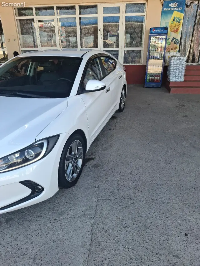 Hyundai Avante 2015 · 1.6 AT