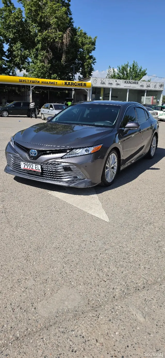 Toyota Camry 2018 · 2.5 AT