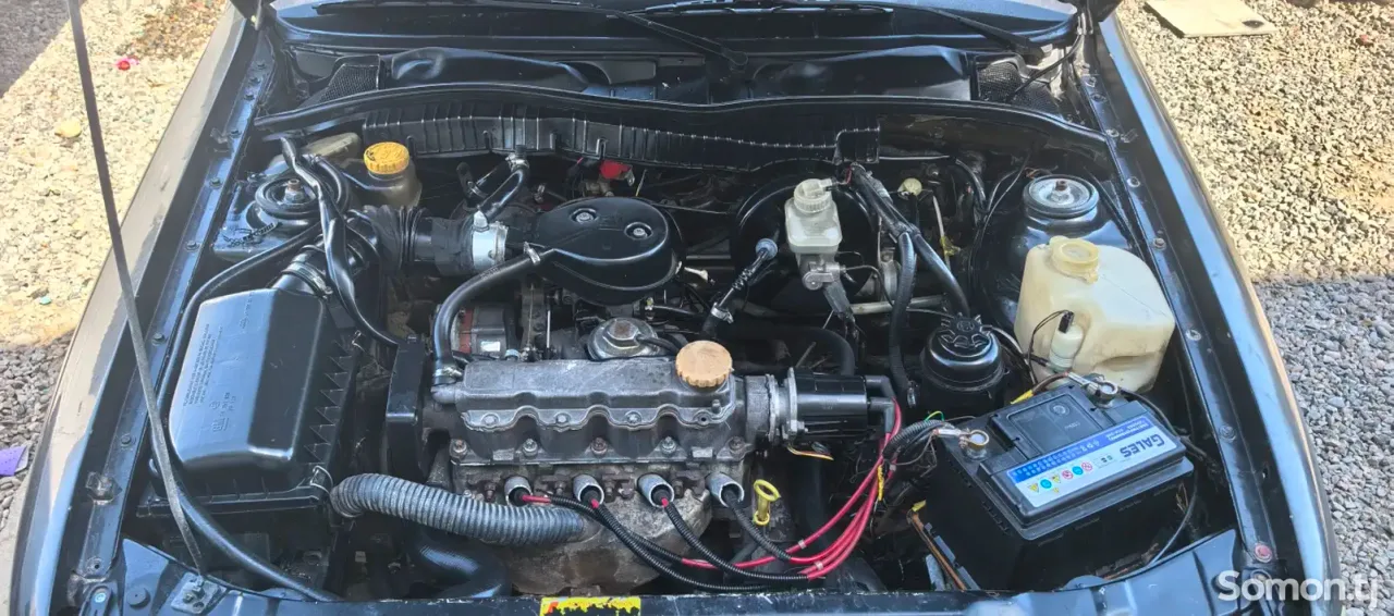 Opel Vectra A 1991 · 1.6 MT