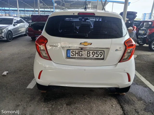 Chevrolet Spark 2016 · 1.0 AT