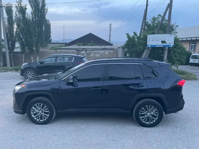 Toyota RAV 4 2022 · 2.5 AT