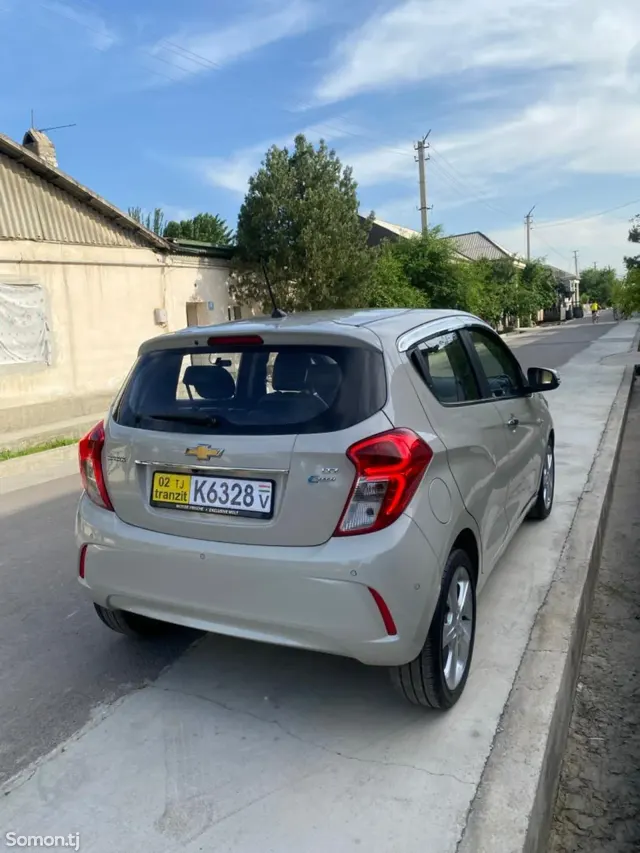 Chevrolet Spark 2015 · 1.0 AT