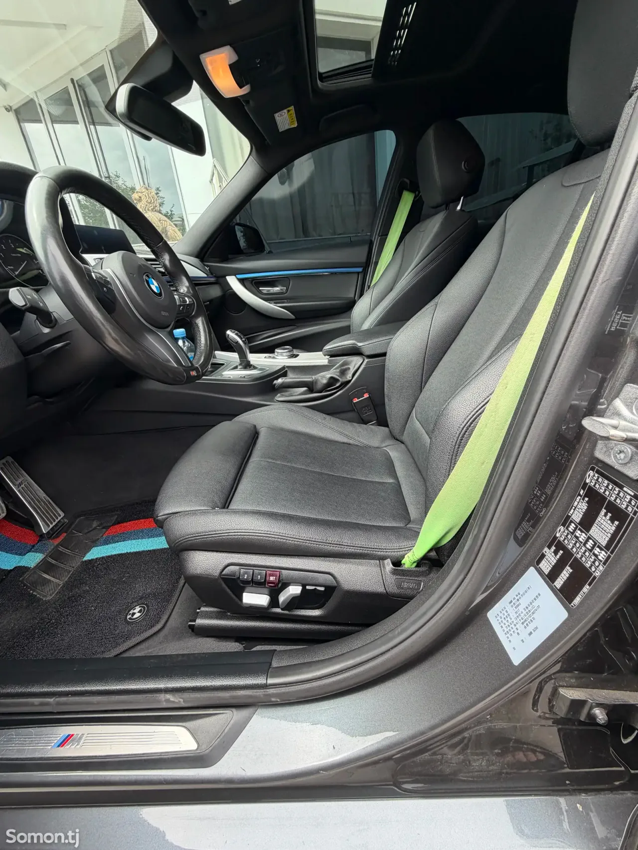 BMW 3 series 2018 · 2.0 AT