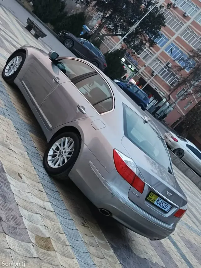 Hyundai Genesis 2010 · 3.0 AT