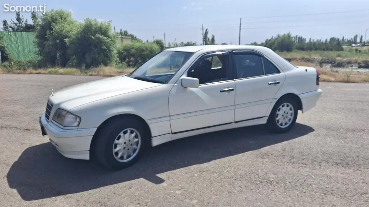Mercedes-Benz C class 1995 · 2.2 MT