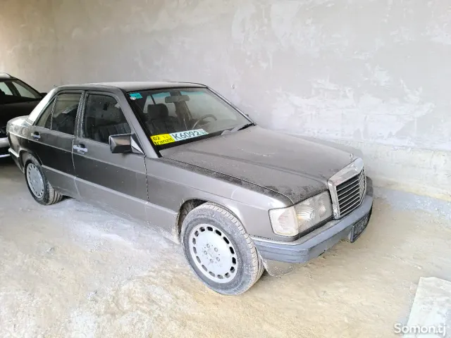Mercedes-Benz W201 1989 · 1.8 MT