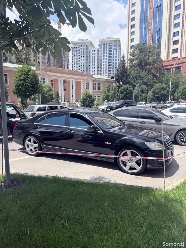 Mercedes-Benz S class 2012 · 6.3 AT