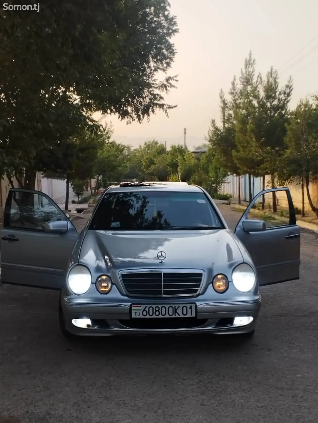 Mercedes-Benz E class 1995 · 2.3 AT