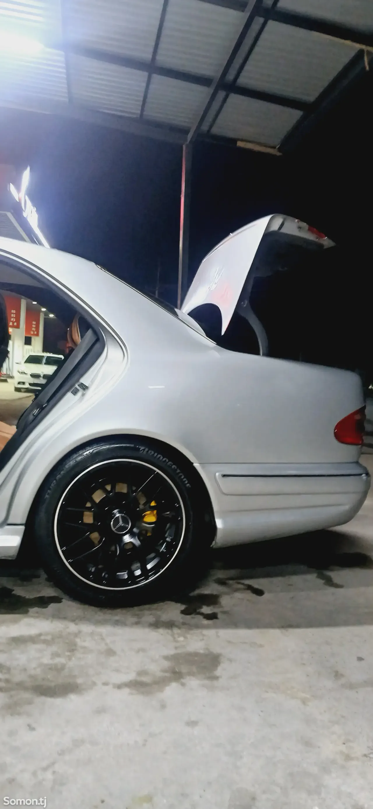 Mercedes-Benz E class 1996 · 2.0 MT