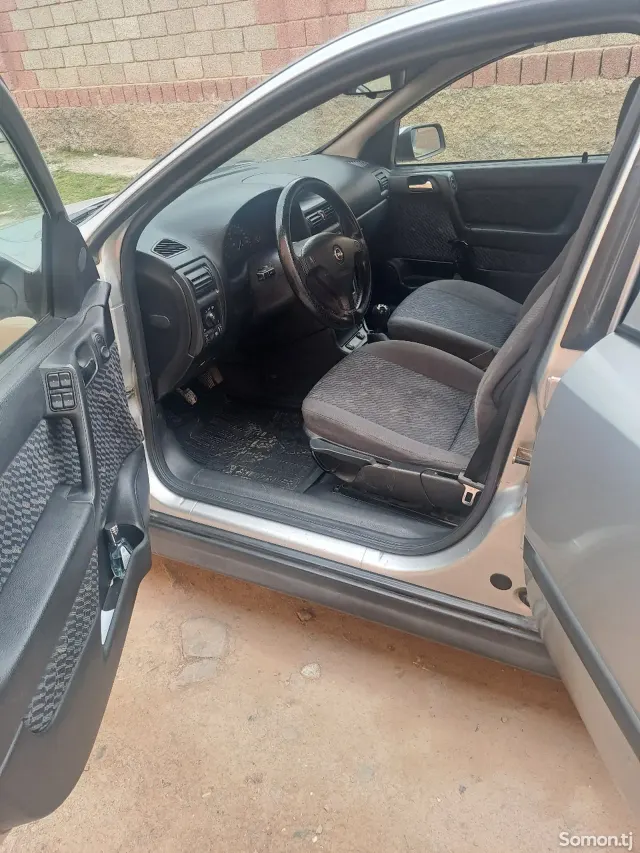 Opel Astra G 1998 · 1.6 MT