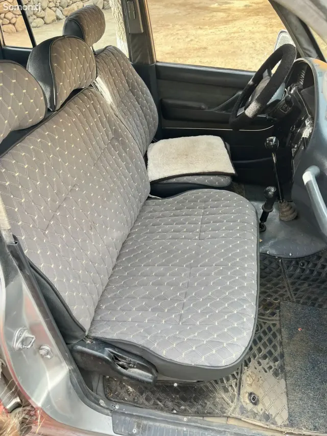 Toyota Land Cruiser 1997 · 4.6 MT
