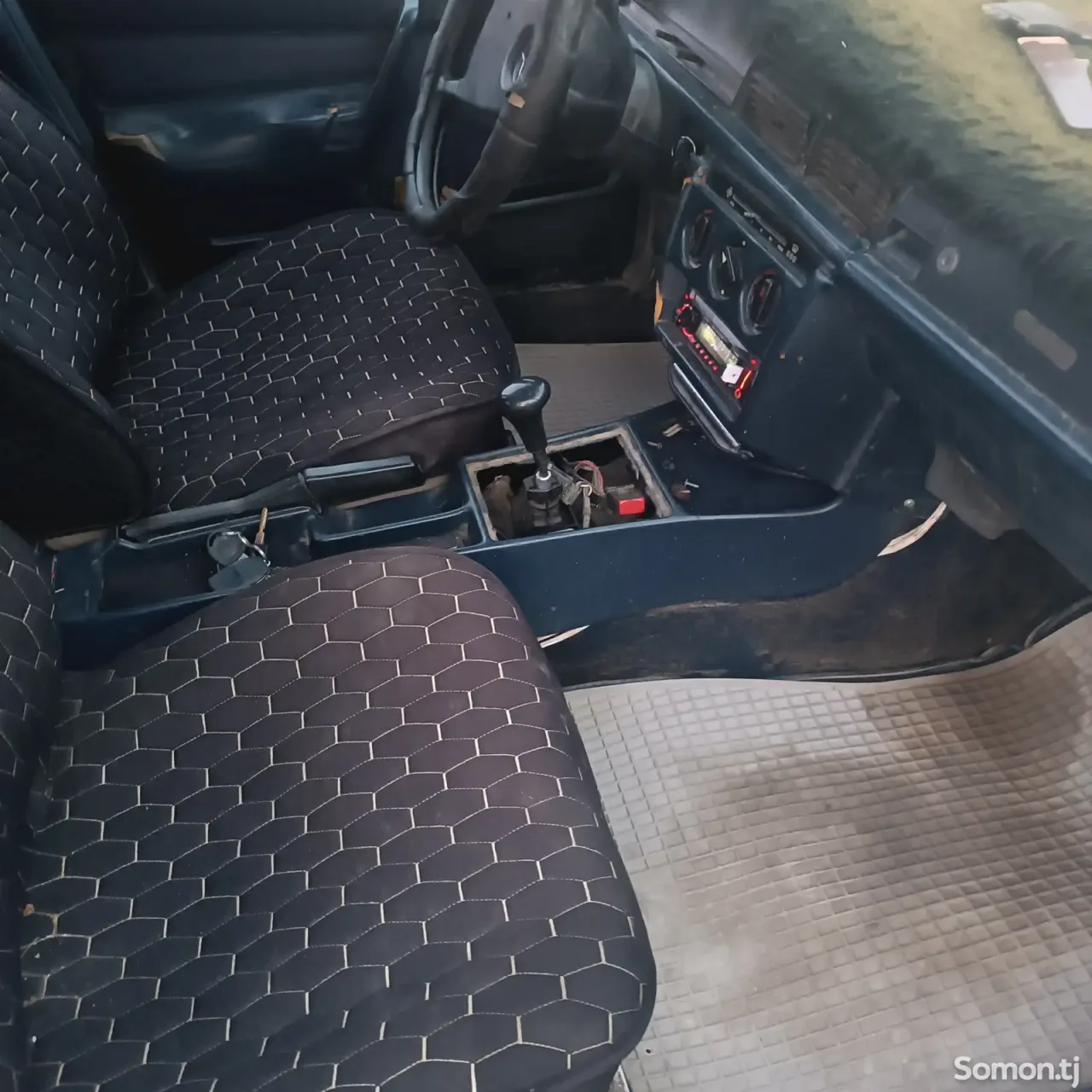 Mercedes-Benz W201 1985 · 2.0 MT