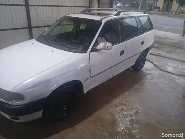 Opel Astra F 1996 · 1.6 MT