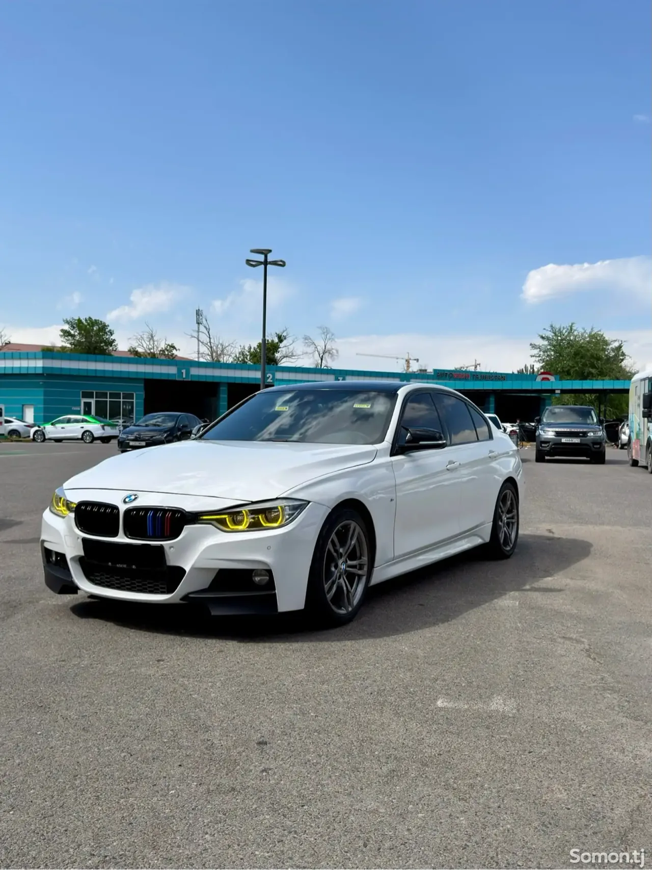 BMW 3 series 2017 · 2.0 AT