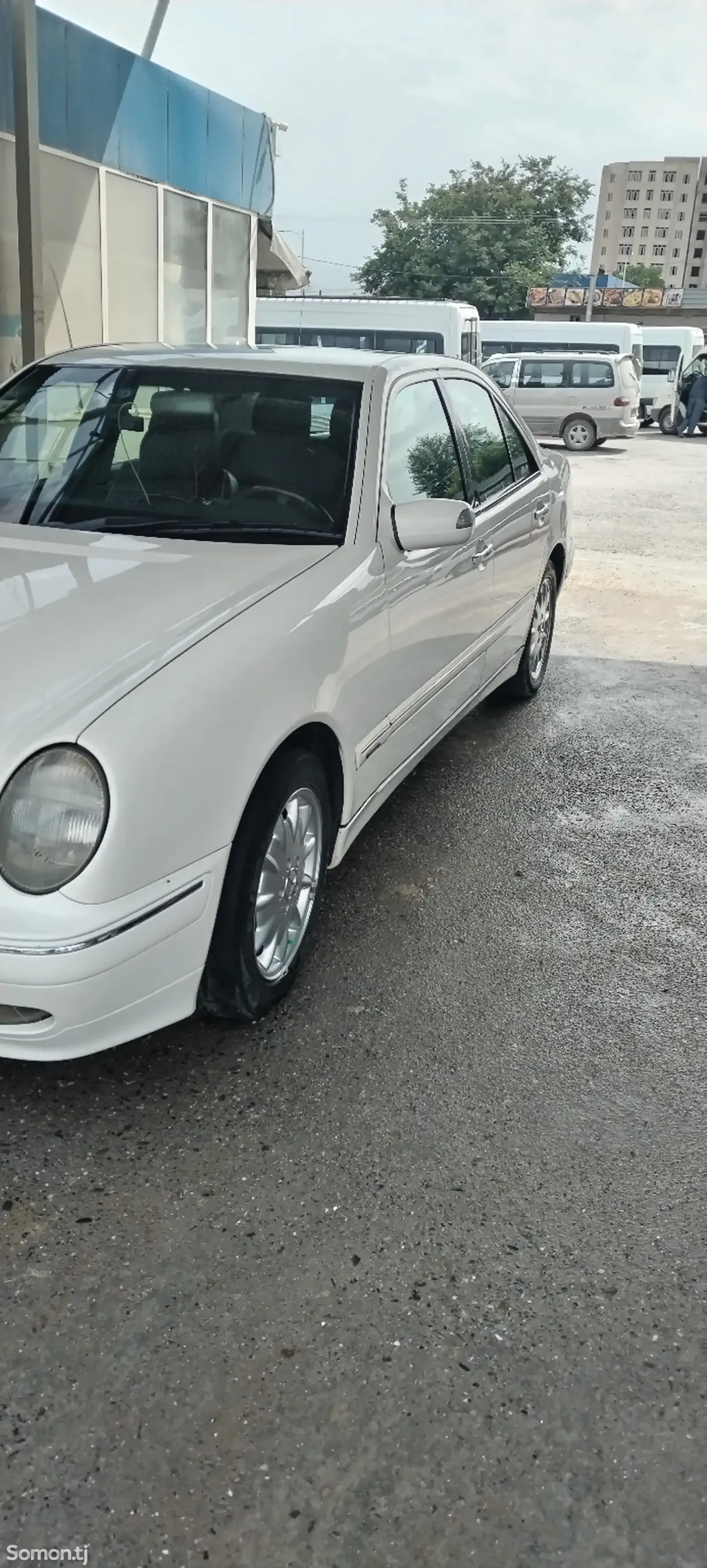 Mercedes-Benz E class 2002 · 2.2 MT