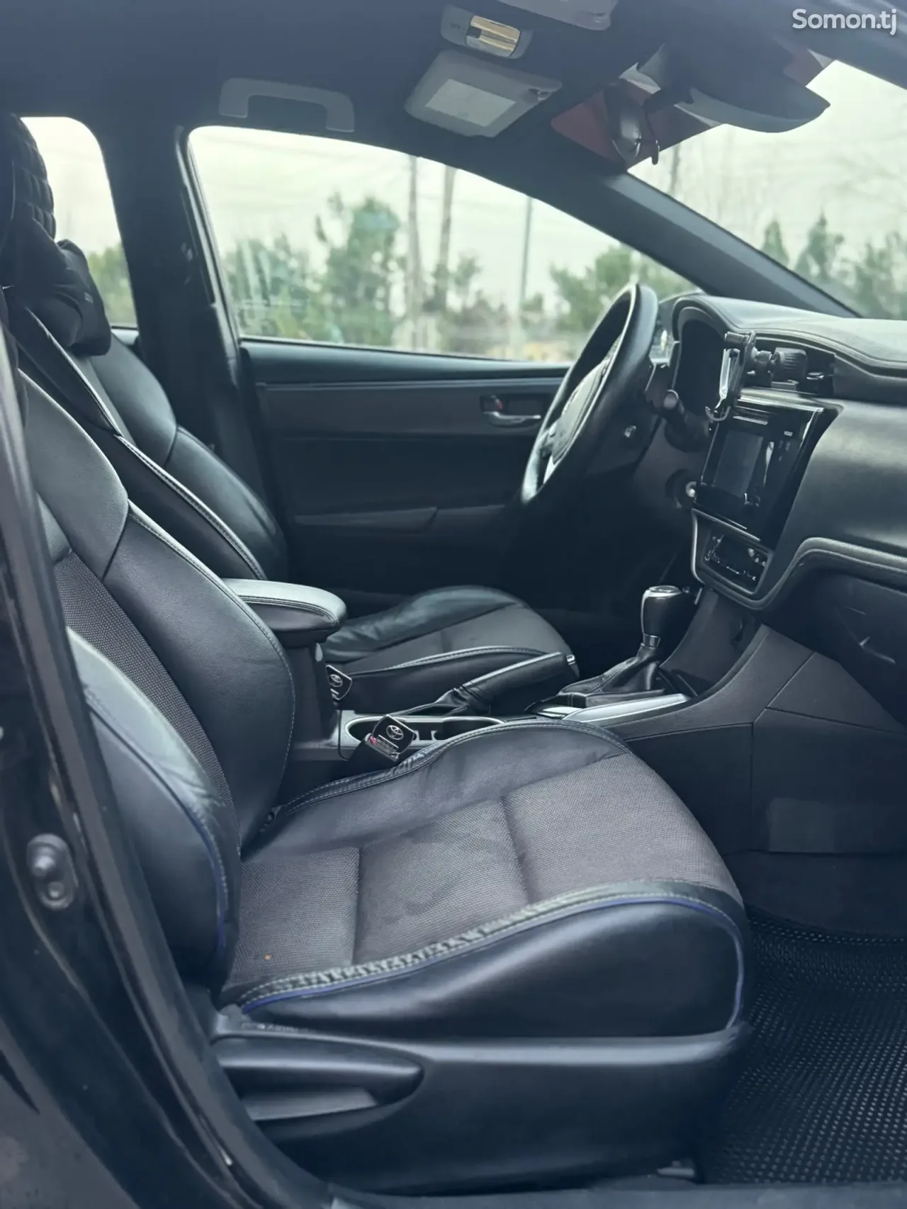 Toyota Camry 2017 · 1.8 AT