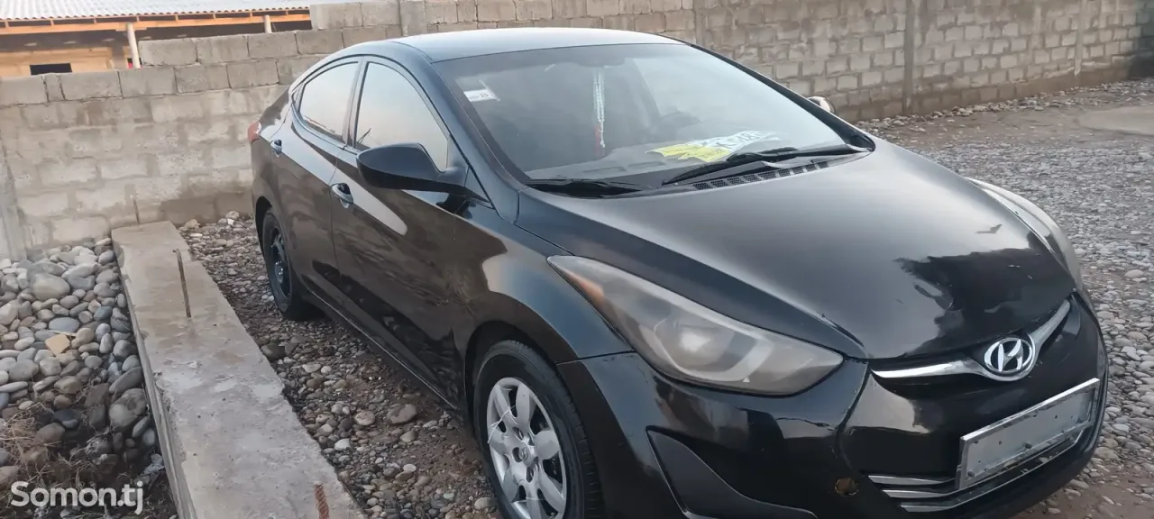 Hyundai Elantra 2016 · 1.6 MT