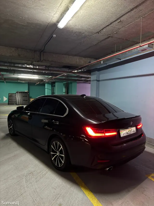 BMW 3 series 2019 · 2.0 AT