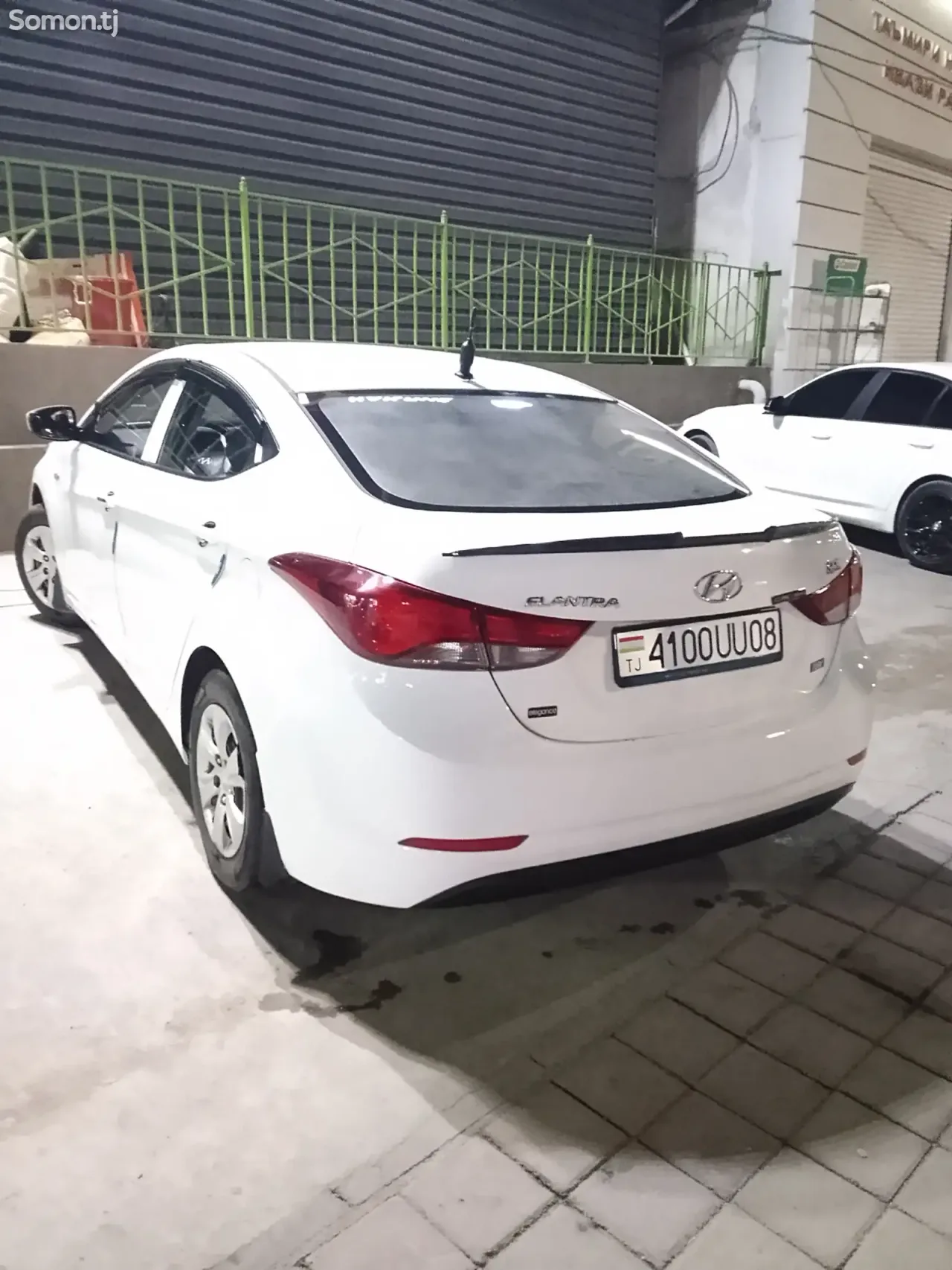 Hyundai Elantra 2015 · 1.6 MT