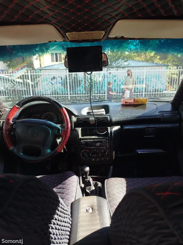 Opel Astra F 1995 · 1.6 MT