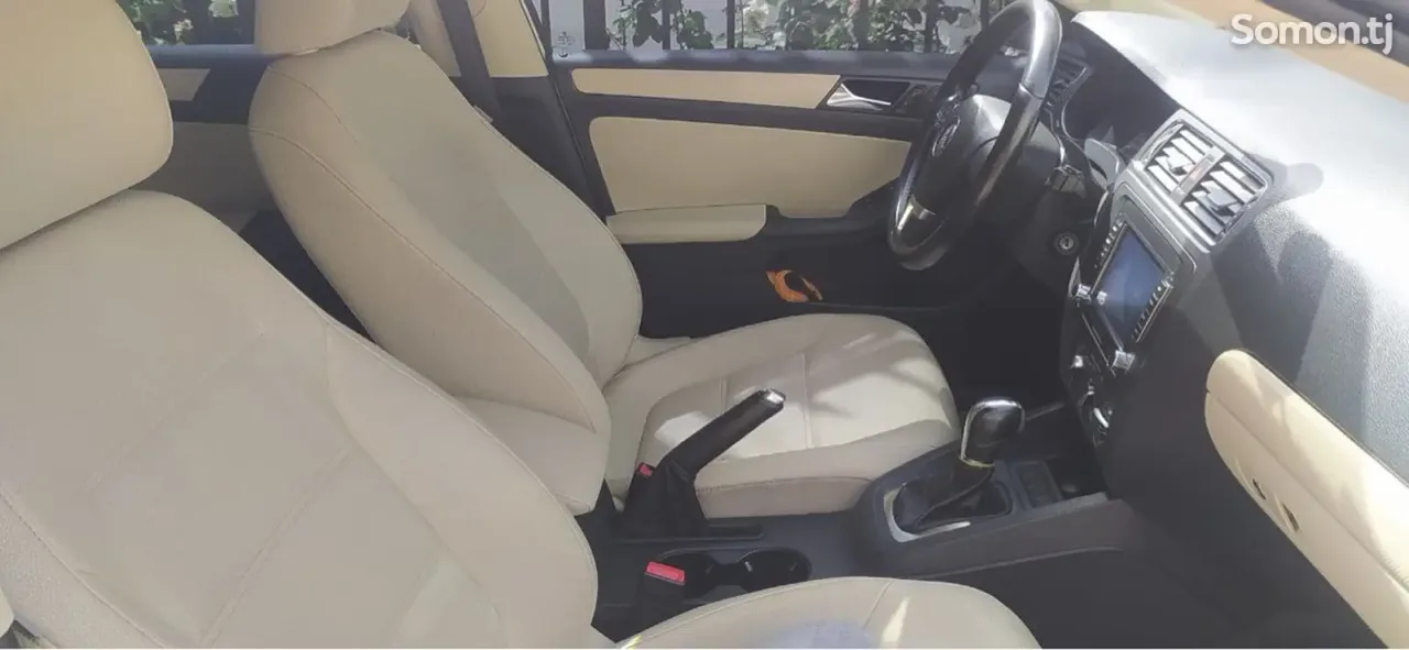Volkswagen Jetta 2011 · 2.5 AT
