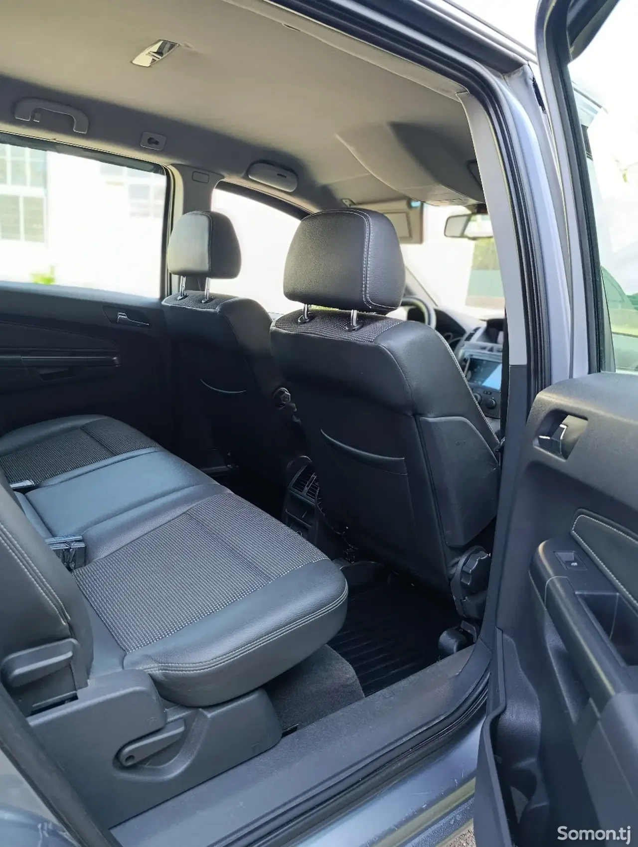 Opel Zafira 2006 · 1.9 MT
