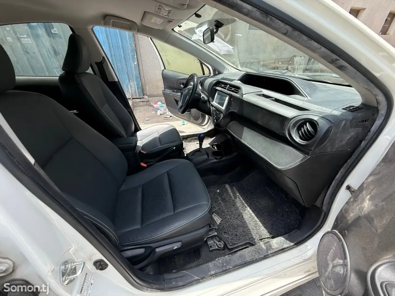 Toyota Aqua 2014 · 1.5 AT