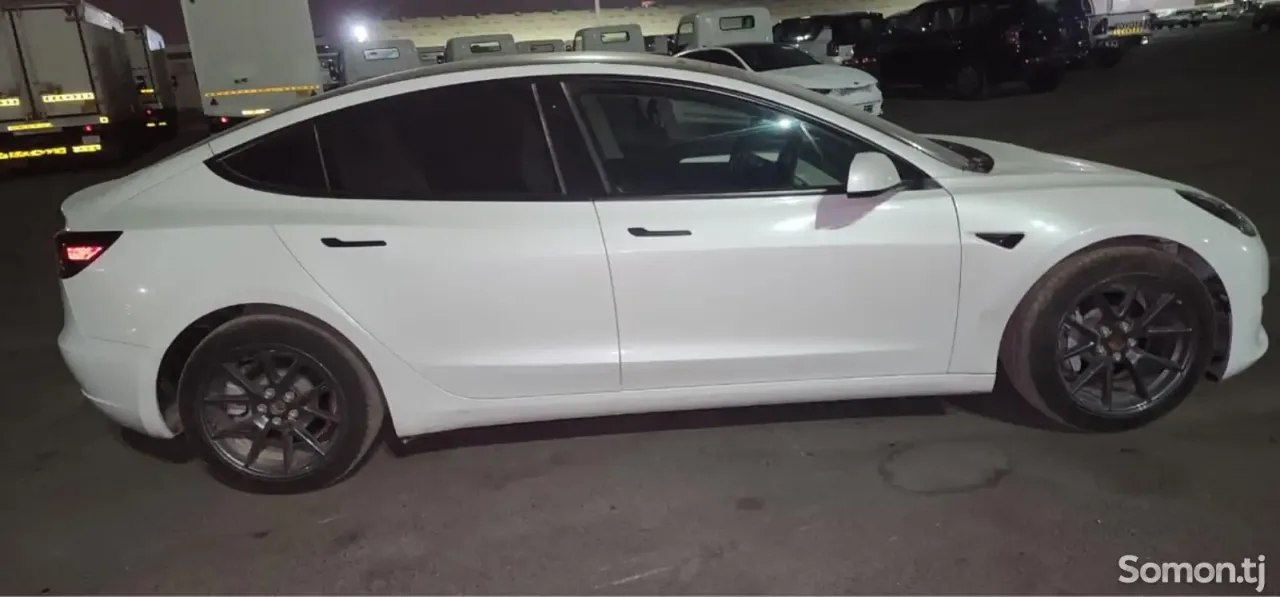 Tesla Model 3 2022 · AT