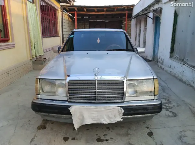 Mercedes-Benz W124 1991 · 2.0 MT